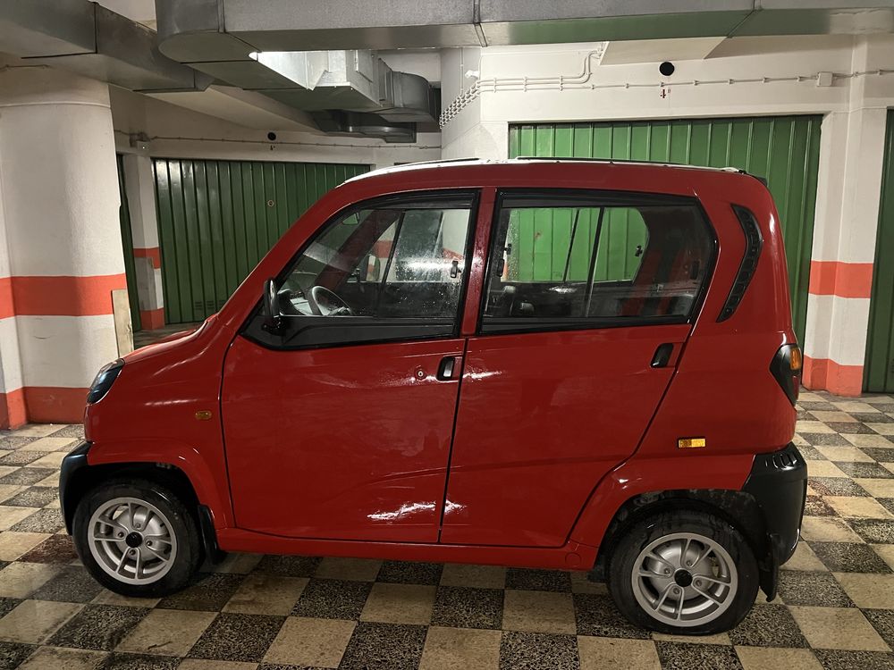 Microcar Bajaj Qute