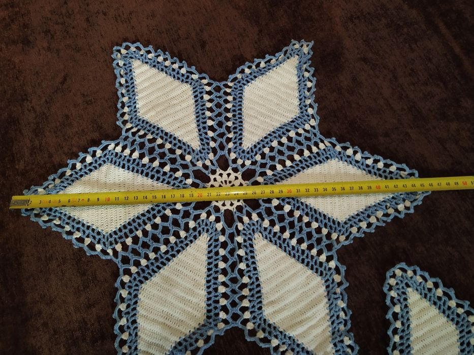 Conjunto de 3 naperons feitos à mão.