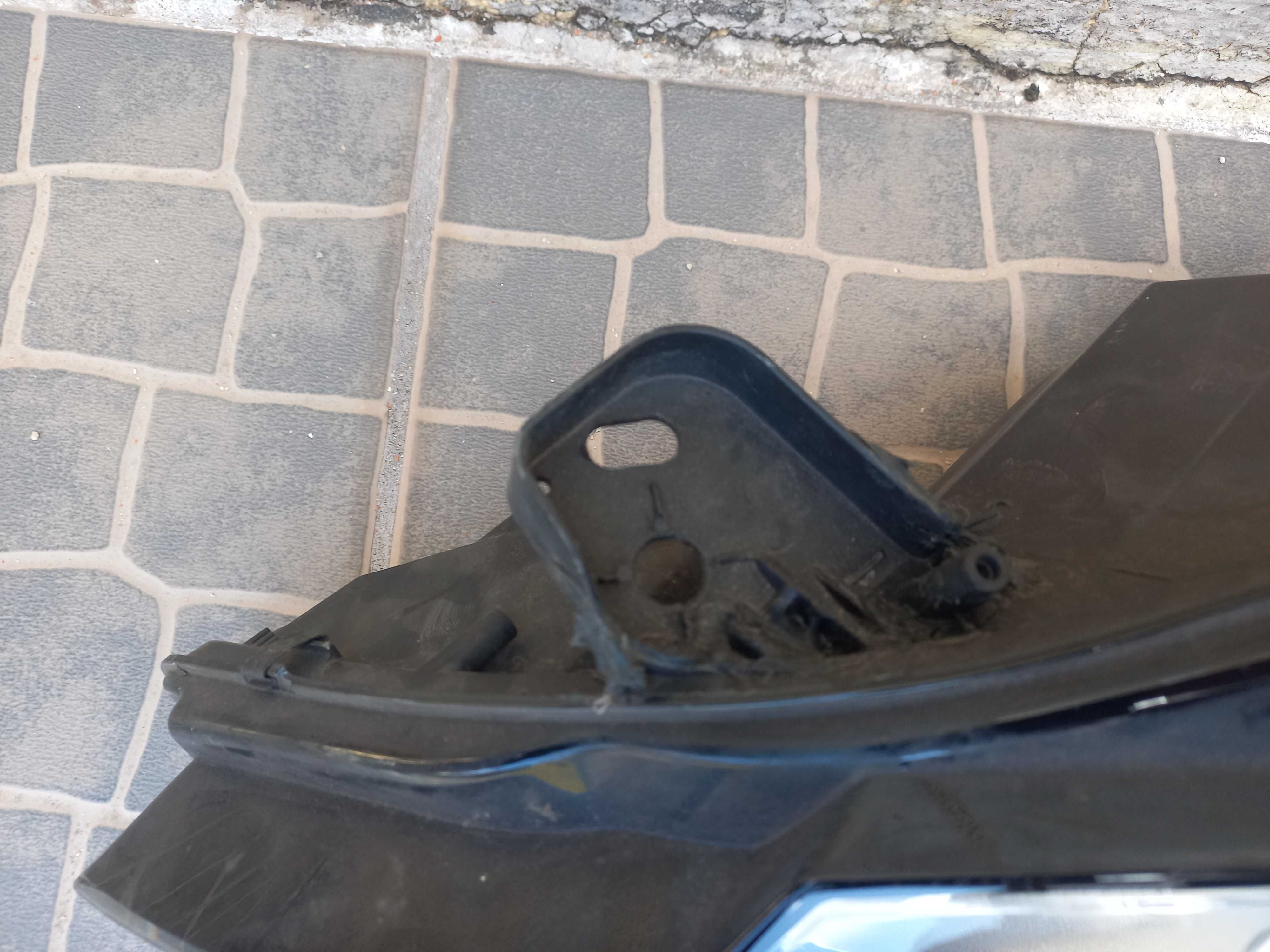 Farol Esq. Peugeot 308 II