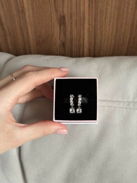 Розкішні сережки з підвіскою та паве Pandora