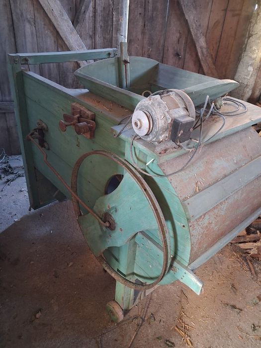 Wialnia, młynek do zboża z silniekiem elektronicznym