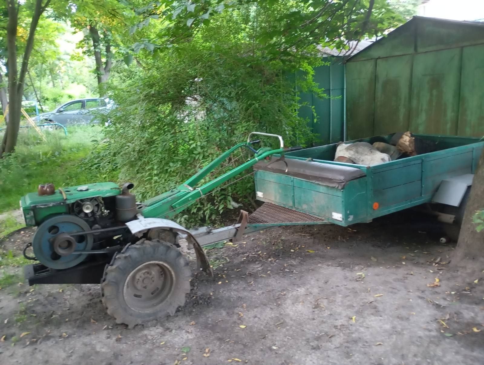 Продам мотоблок 10 лс з прицепом+ коробка на запчасті