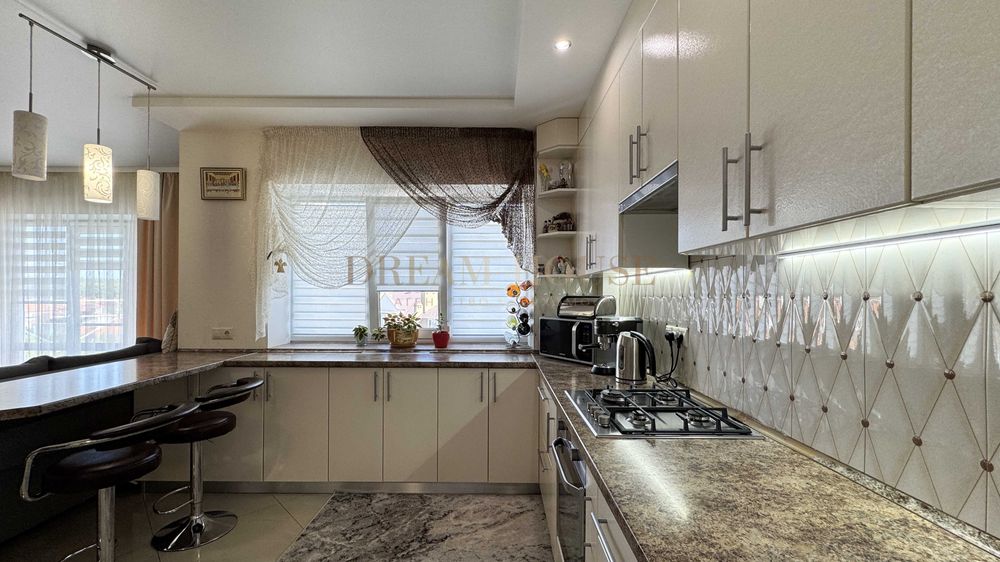 Трьохкімнатна квартира з ремонтом у Гранд Виллас. Газове опалення