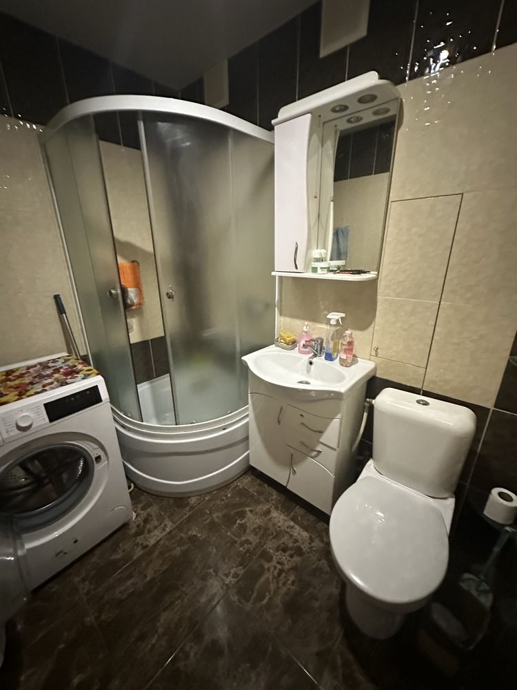 Продам 3-х кімнатну квартиру в центрі  м. Лозова