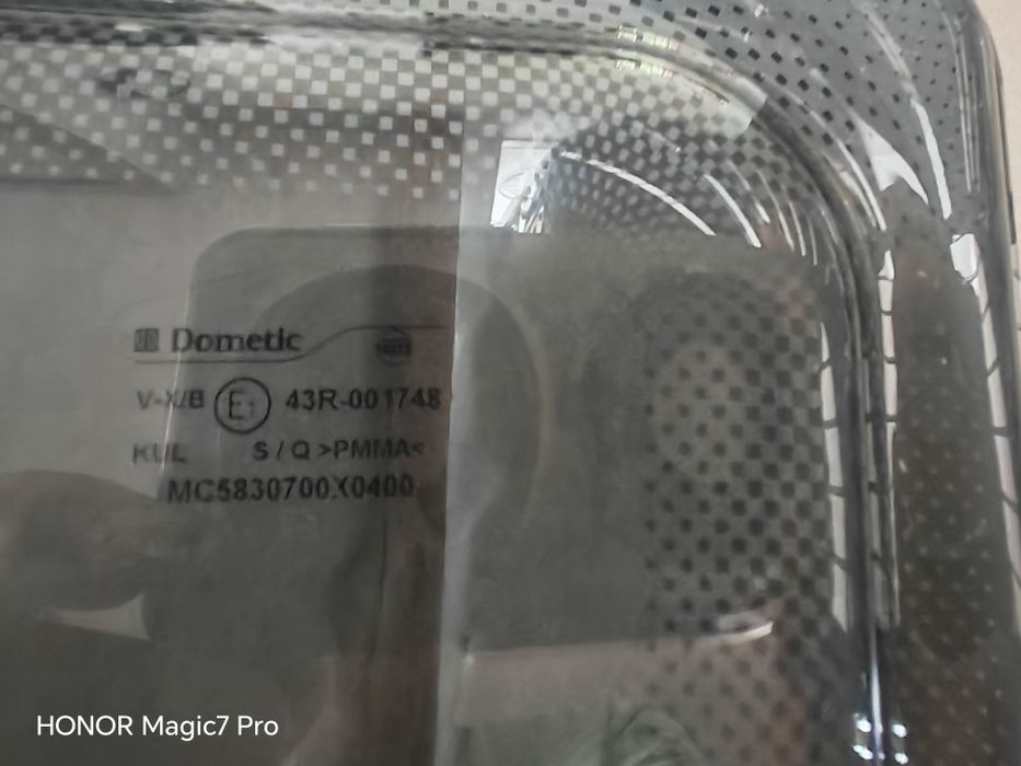 Okno boczne kamper Dometic 600x400..