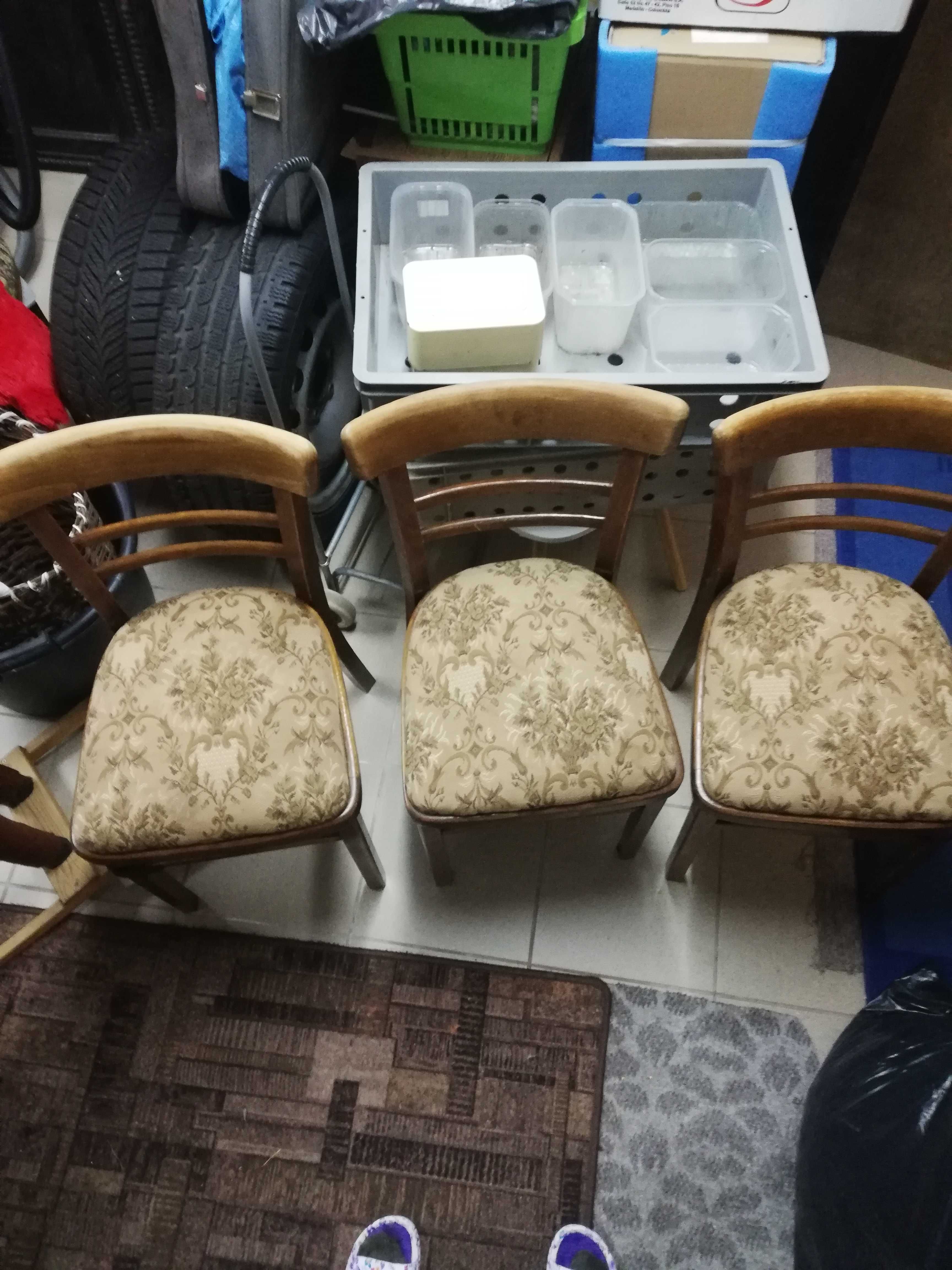 3 stare krzesla i fotel