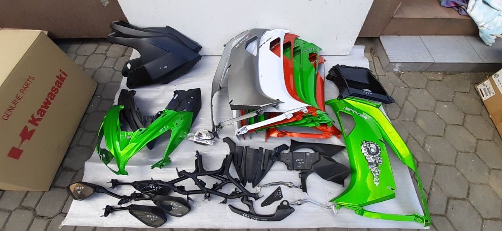 Kawasaki er6f er6 f J300 J125 owiewka  plastik reflektor półka lagi og