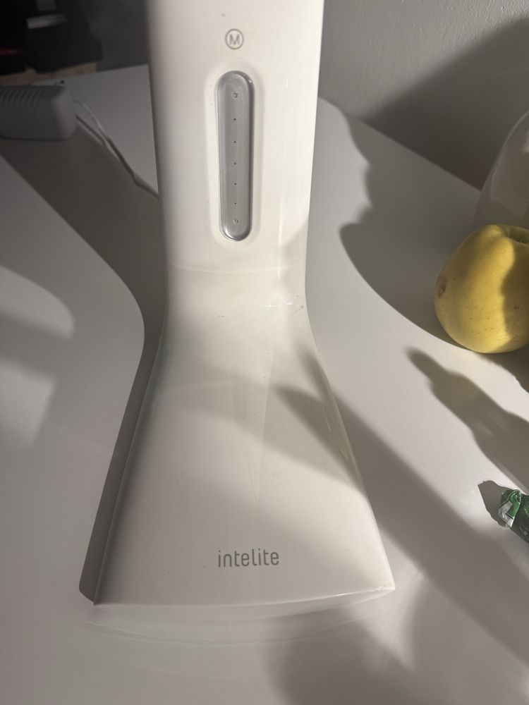 настільна лампа Intelite