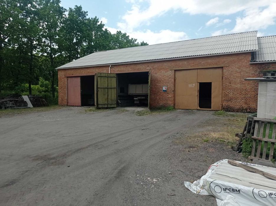 Виробнича база з залізничною колією