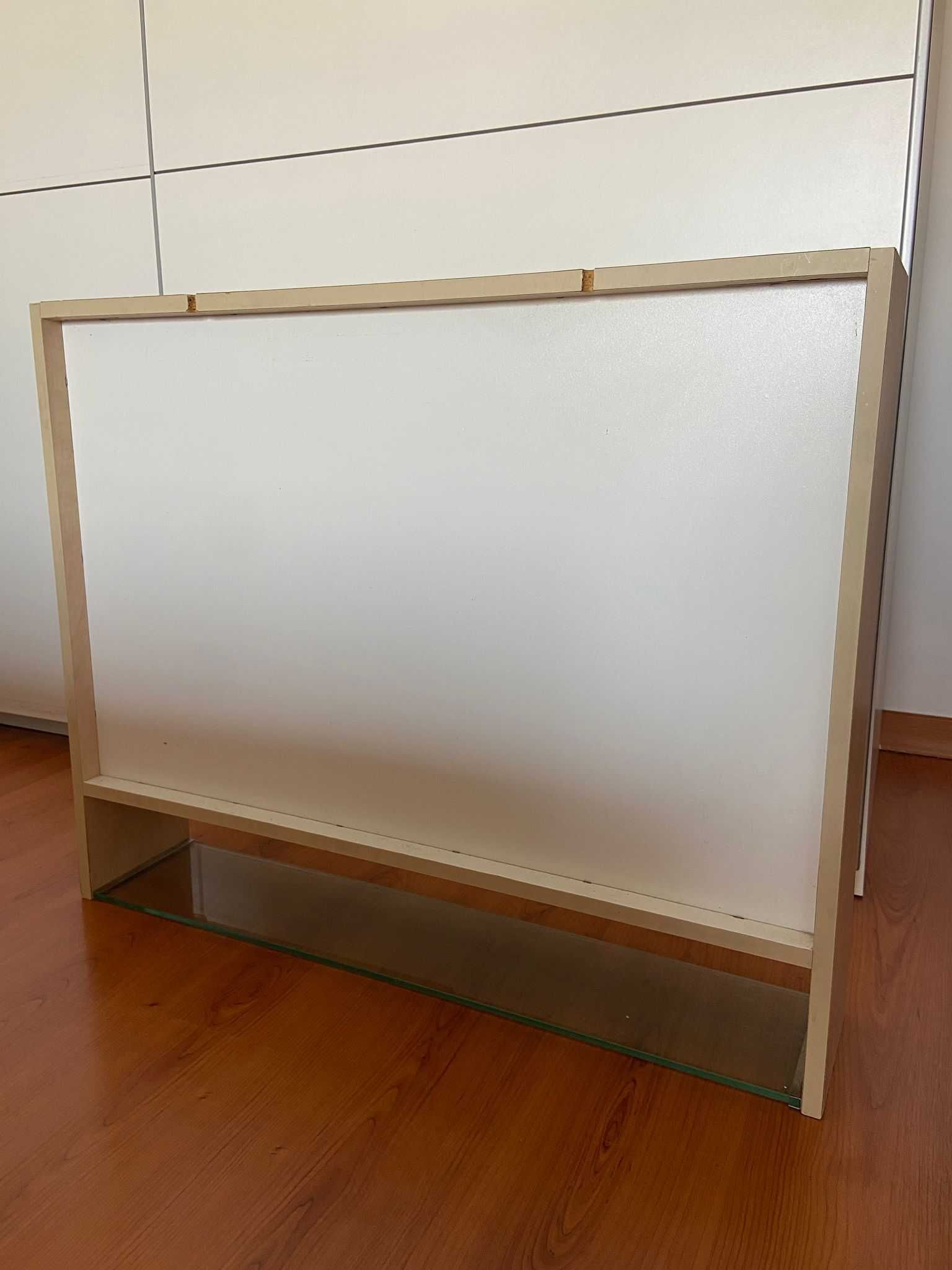 Móvel de madeira com portas em espelho para Casa de Banho