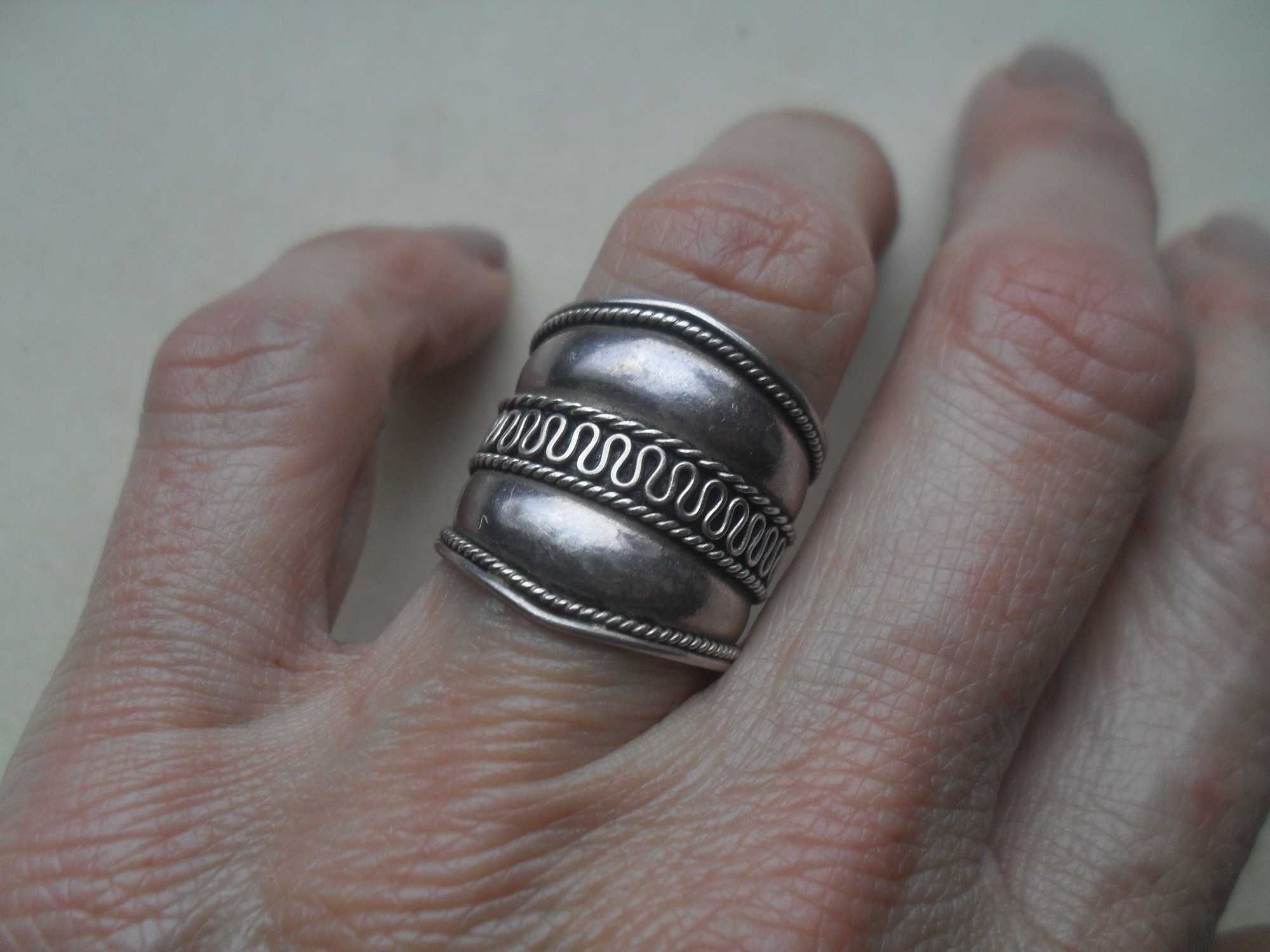 Srebrny pierścionek - ozdobny wężyk Cena ost