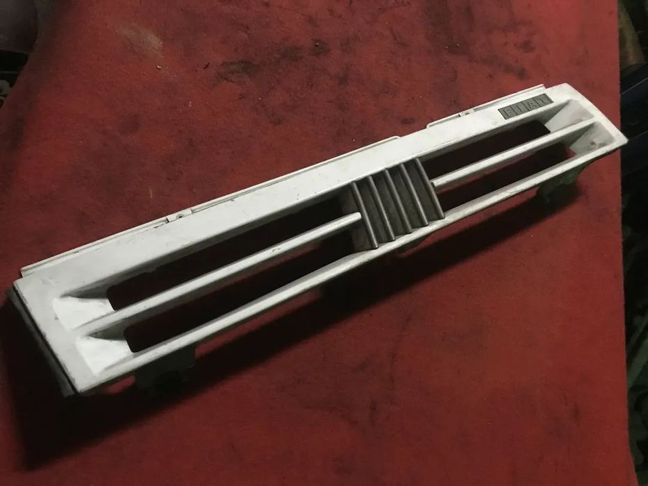 Grelha fiat uno fase 2 com simbolo