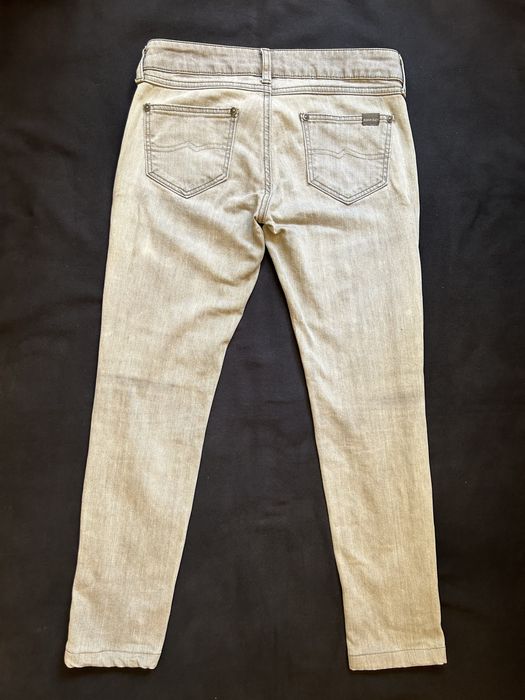 Calças de ganga slim da Mango.