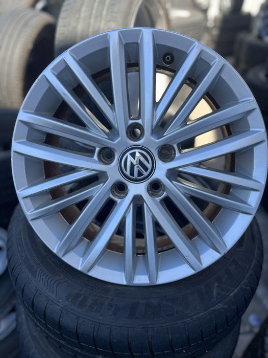 Jantes Originais 16 em 5x112; espaçadores e bombas.