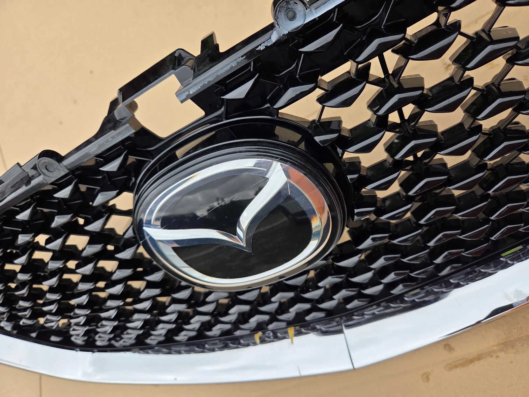 Grill Atrapa chłodnicy Mazda CX-30 DFR7-50041 DFR7-50711 DFR7-50051