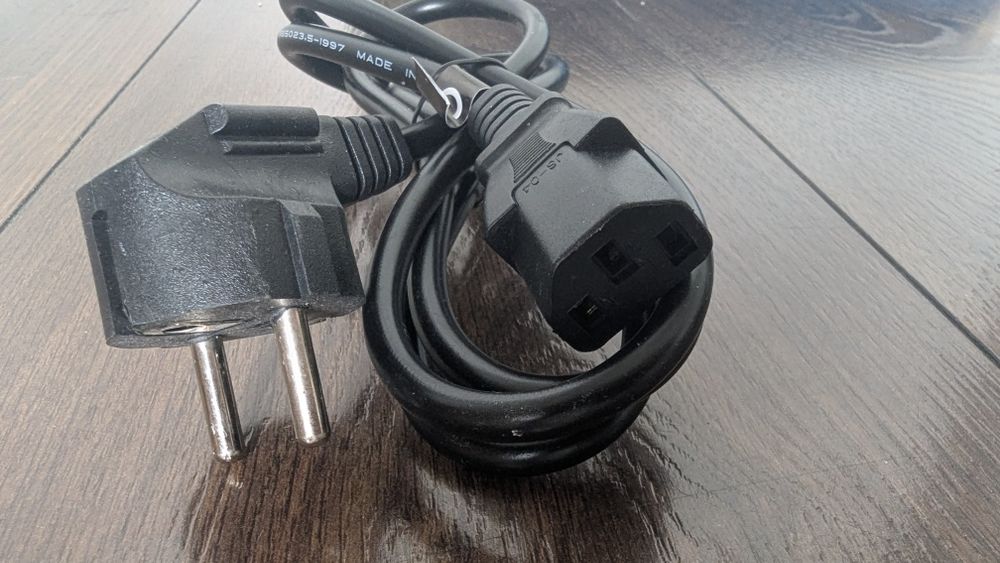 Kabel zasilający do komputera