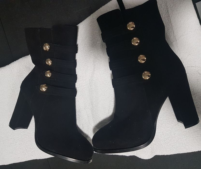 Bota de pele natural da marca Spaziomoda, nova