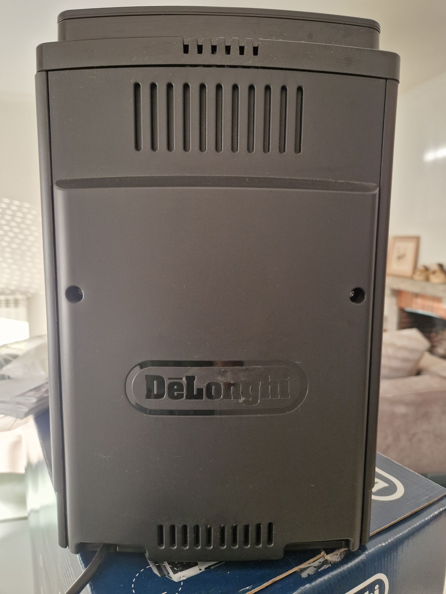 Máquina café automática Delonghi como.nova