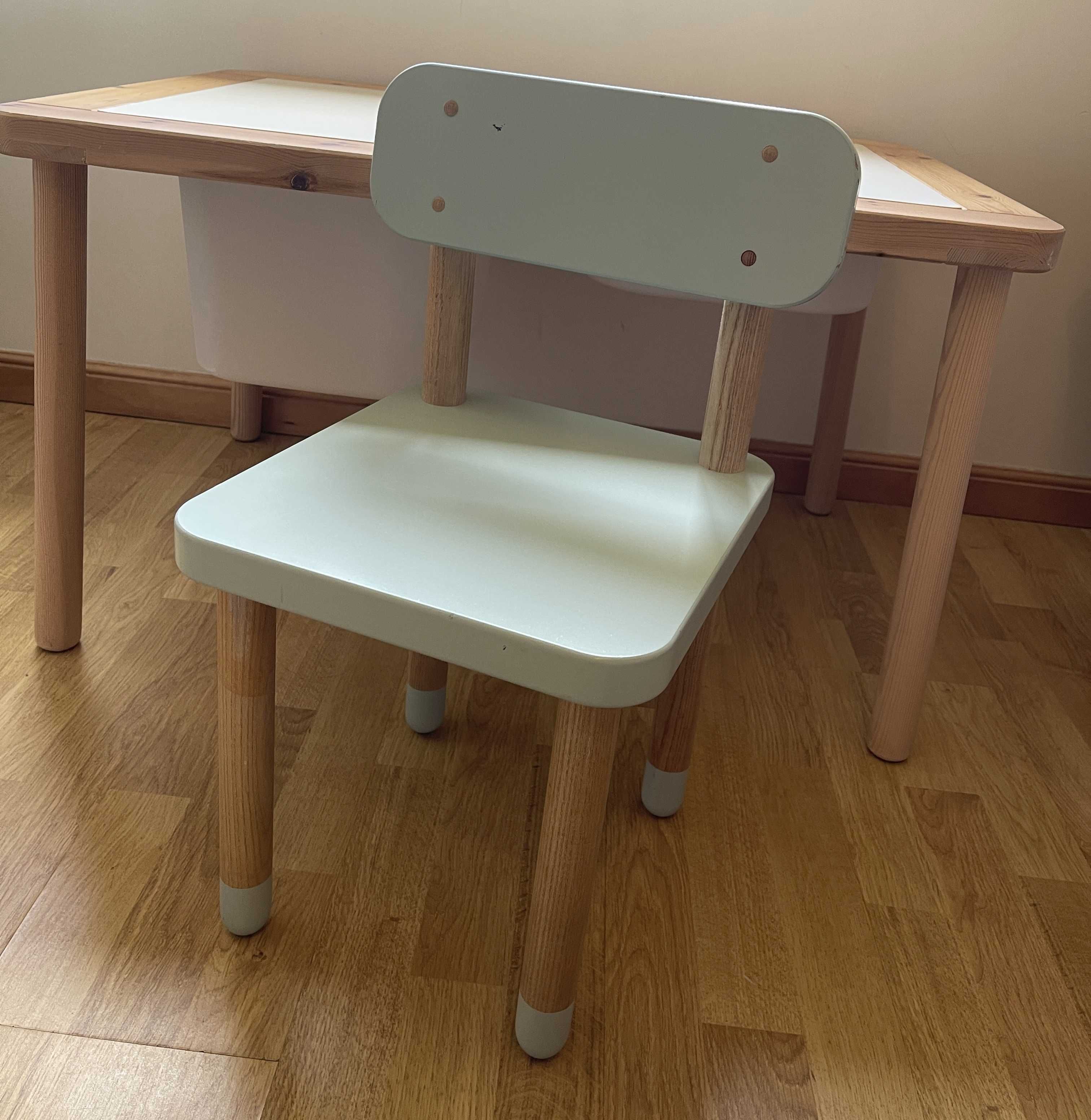 Conjunto de mesa e cadeira infantil – IKEA