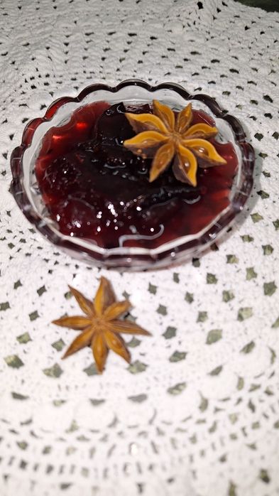 Варення,  брусниці,  чорниці,  журавлини, кизилу.