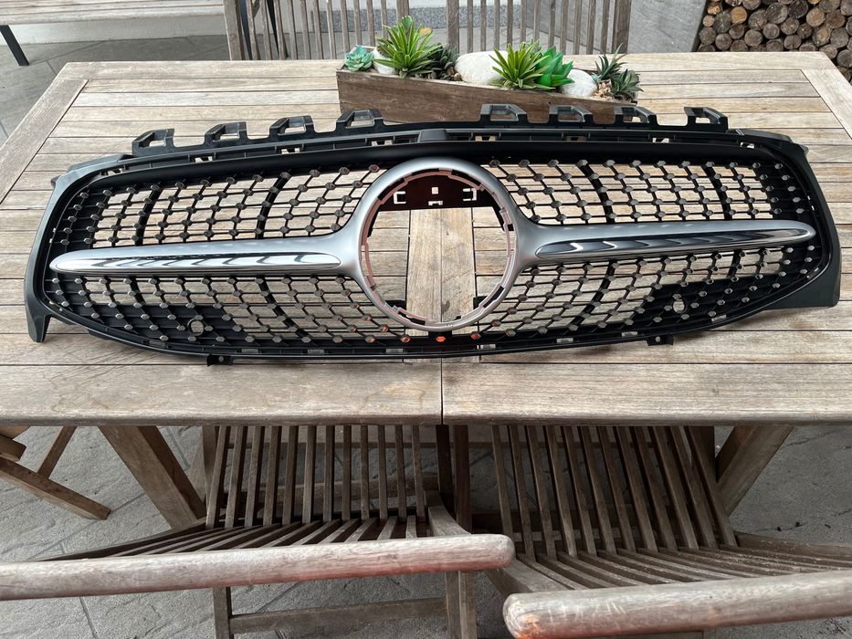 Grelha Mercedes C118 Original