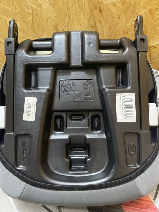 Бустер дитячій в автомобіль