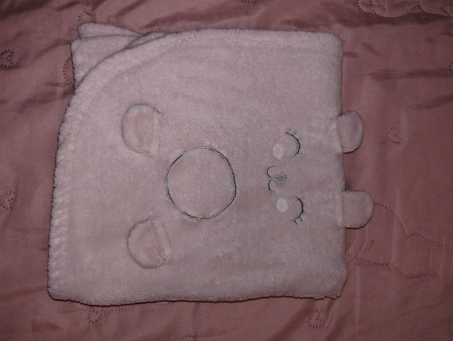 Różowy niemowlęcy kocyk