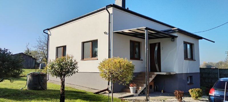 Dom po remoncie Wiata Budynek gospodarczy