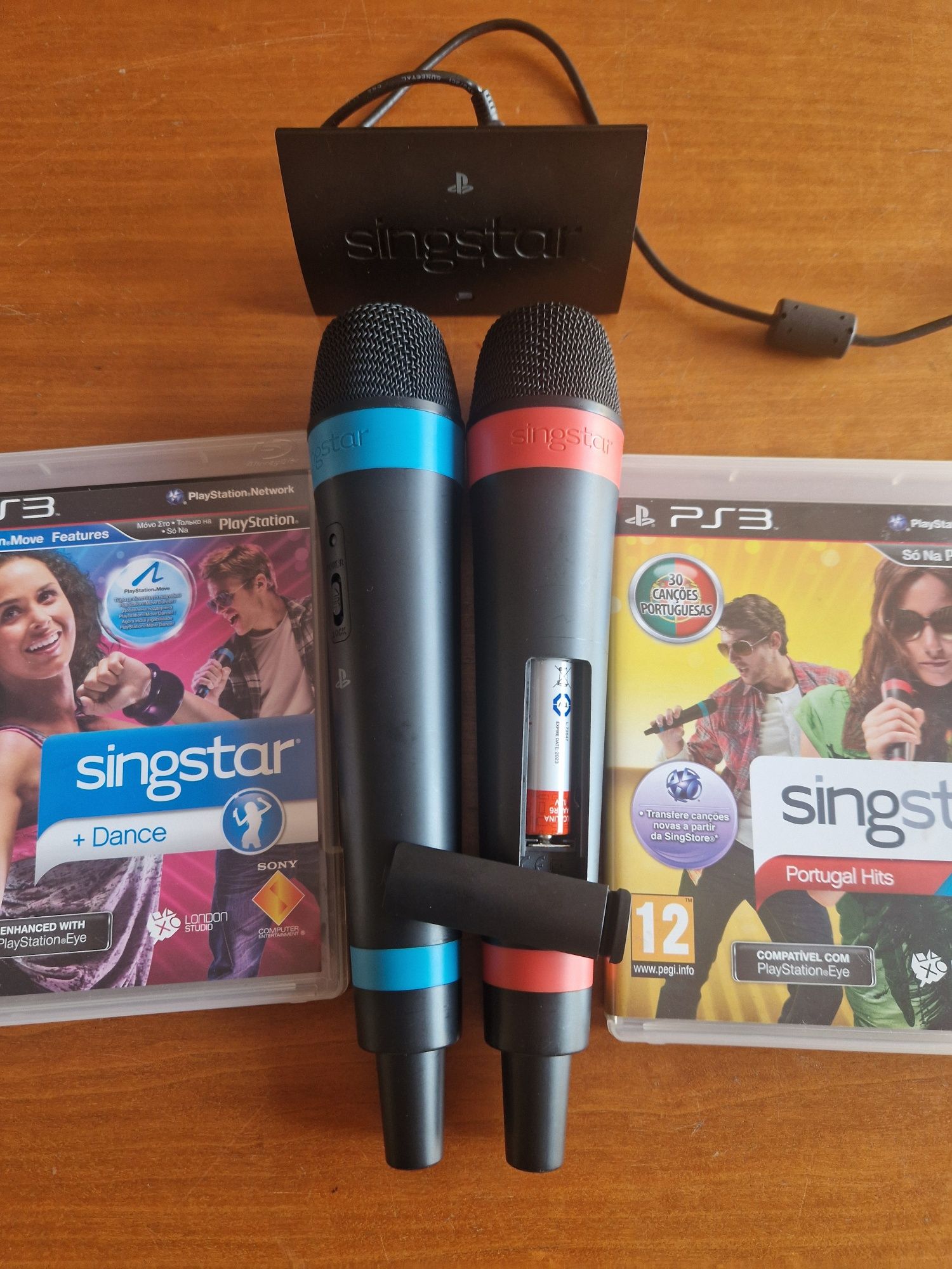 2 Microfones originais "Singstar" sem fios e respetivo recetor USB