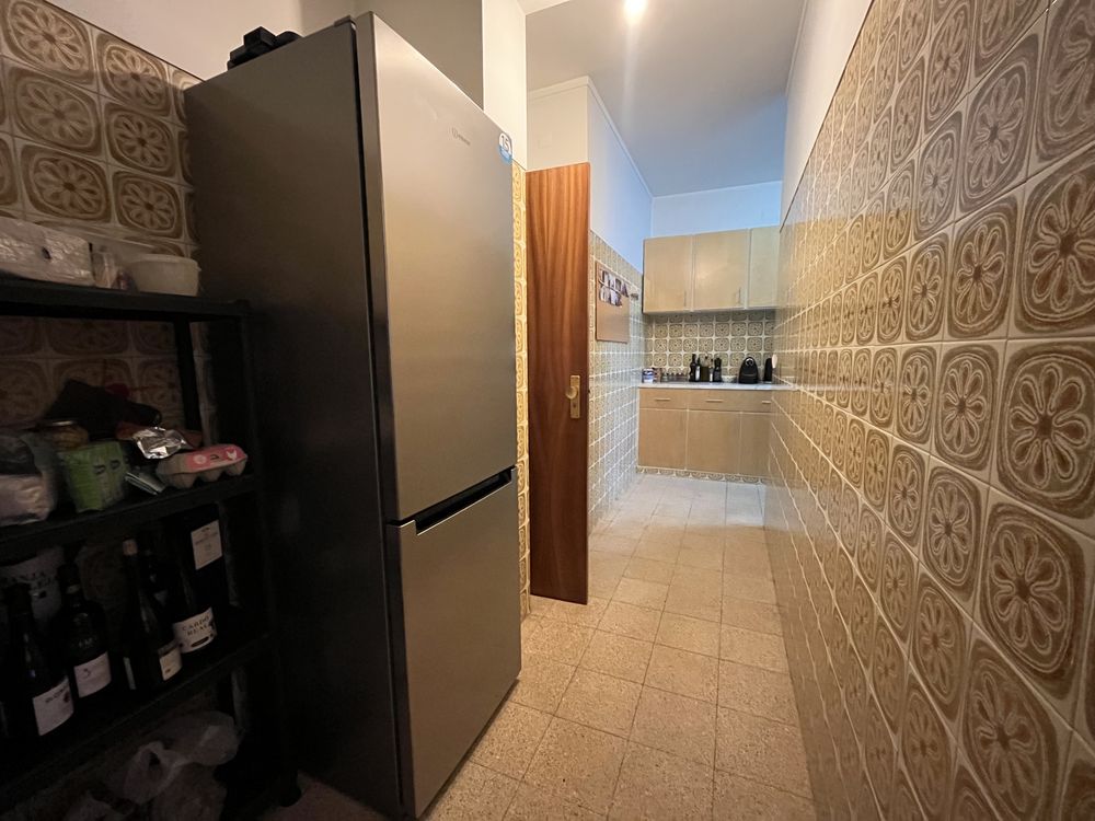 Quarto com varanda no centro ambiente tranquilo