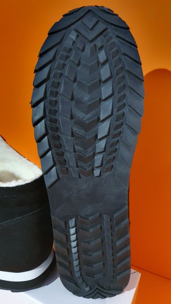 Śniegowce nowe markowe kolor czarny Rozmiar 44  wkładka 27.5-28 cm