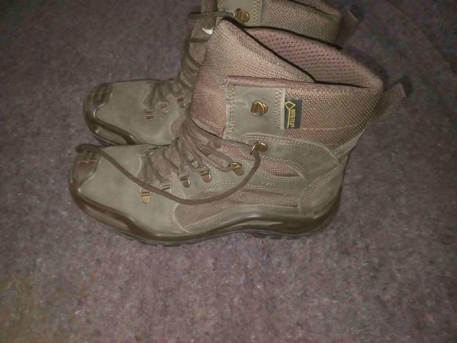 Берци стан нових, одягались декілька разів