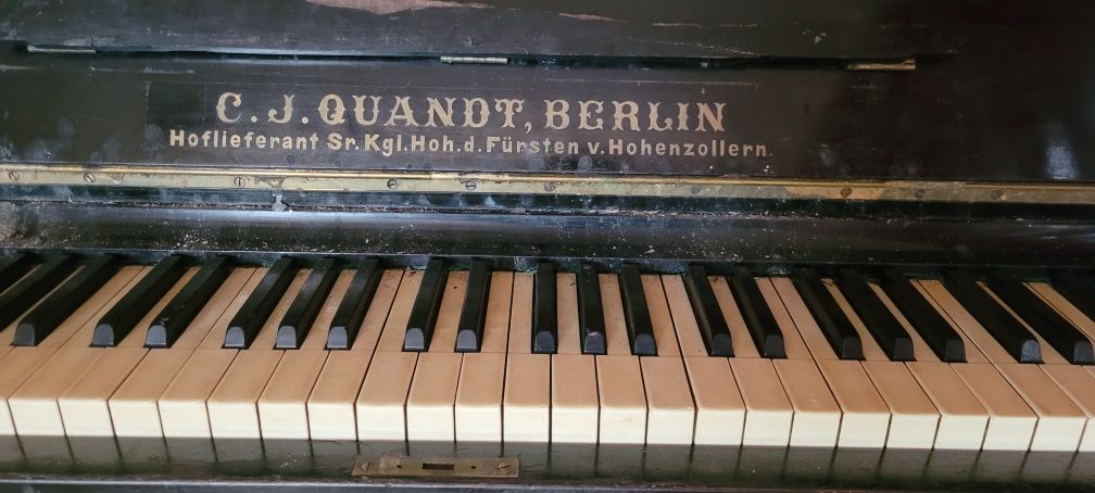 Stare pianino C.J.QUANOT,BERLIN
Hoflieferant Sr.Kgl.Hoh.d.Fürsfen v.Ho