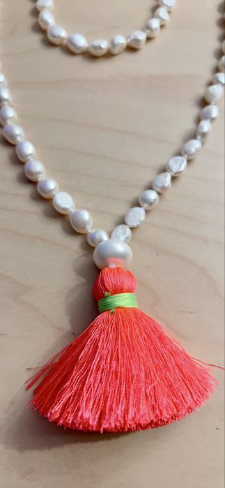 Fio em perolas cim tassel cor de laranja fluorescente