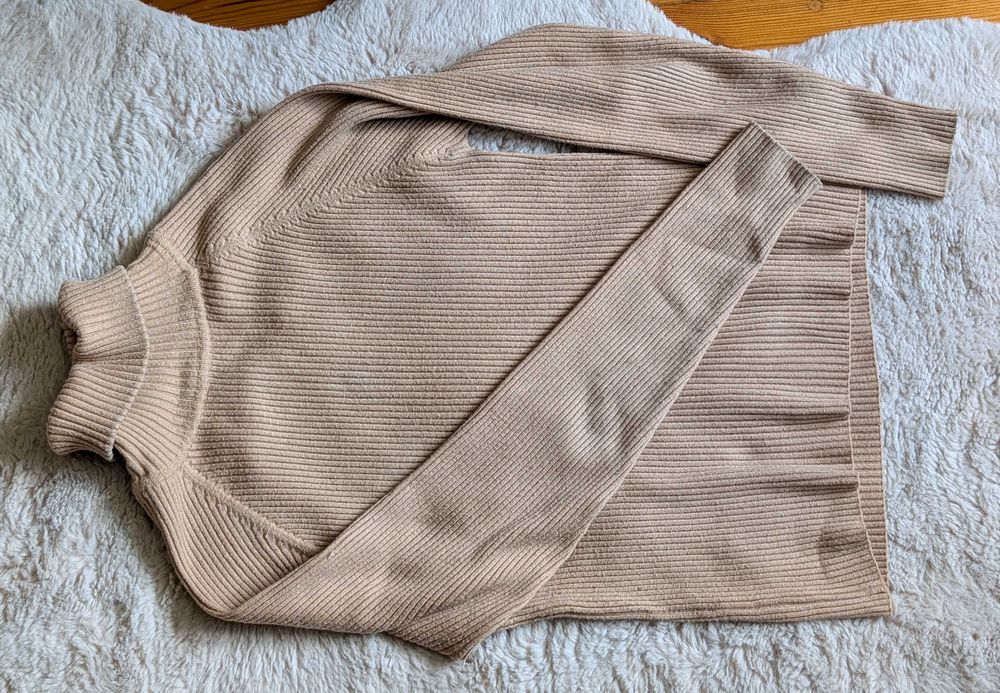 Bluzka H&M Stranger Things  i Sweter z golfem Reserved  146 cm