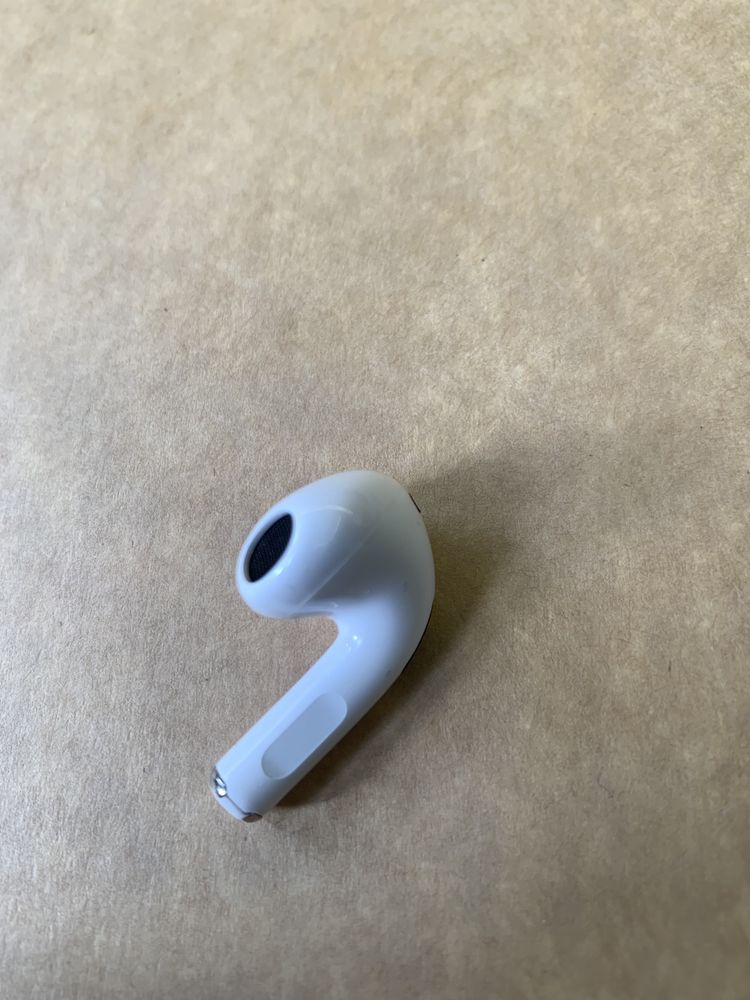 Продам одно ухо навушник airpods 3 левый