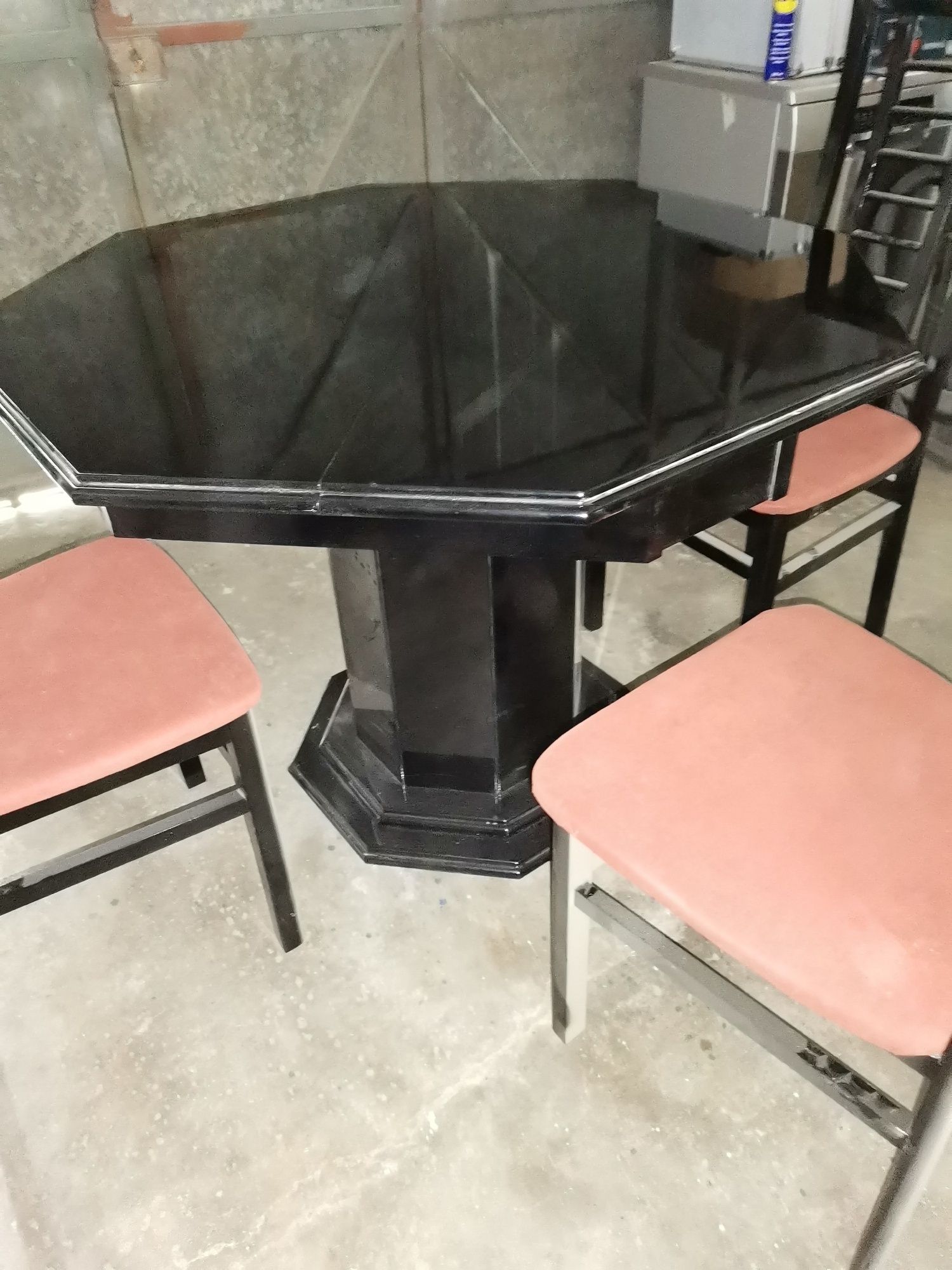 Mesa de sala octógonal lacada preta com 6 cadeiras