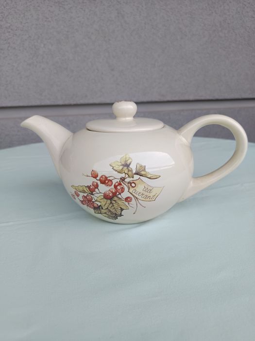 Porcelanowy dzbanek, czajnik do herbaty
