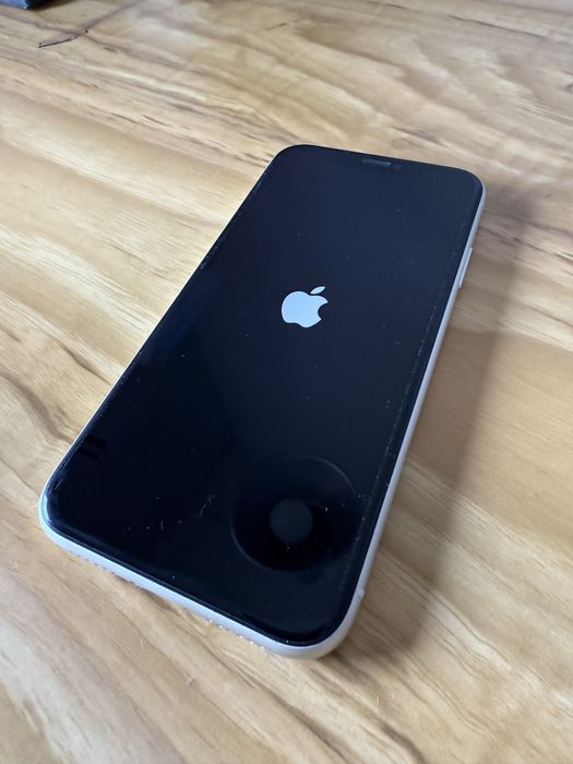 Iphone 11 branco e cinza
