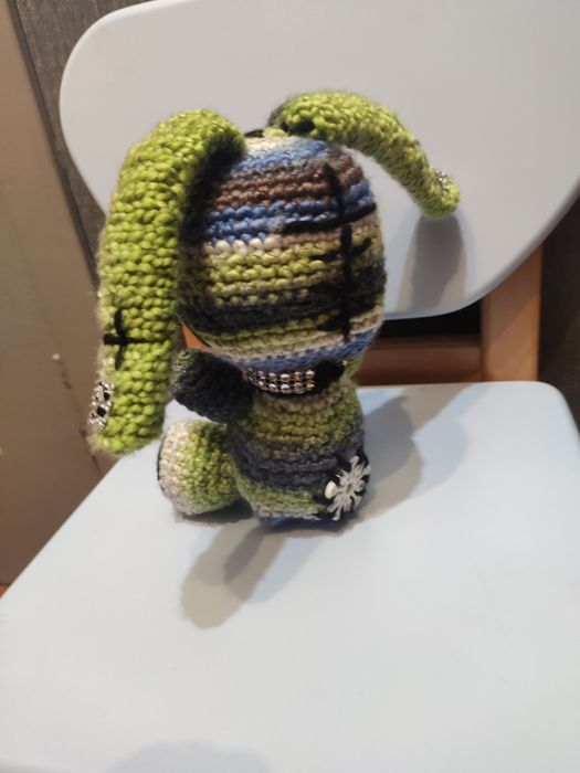 В'язана іграшка, ручна робота