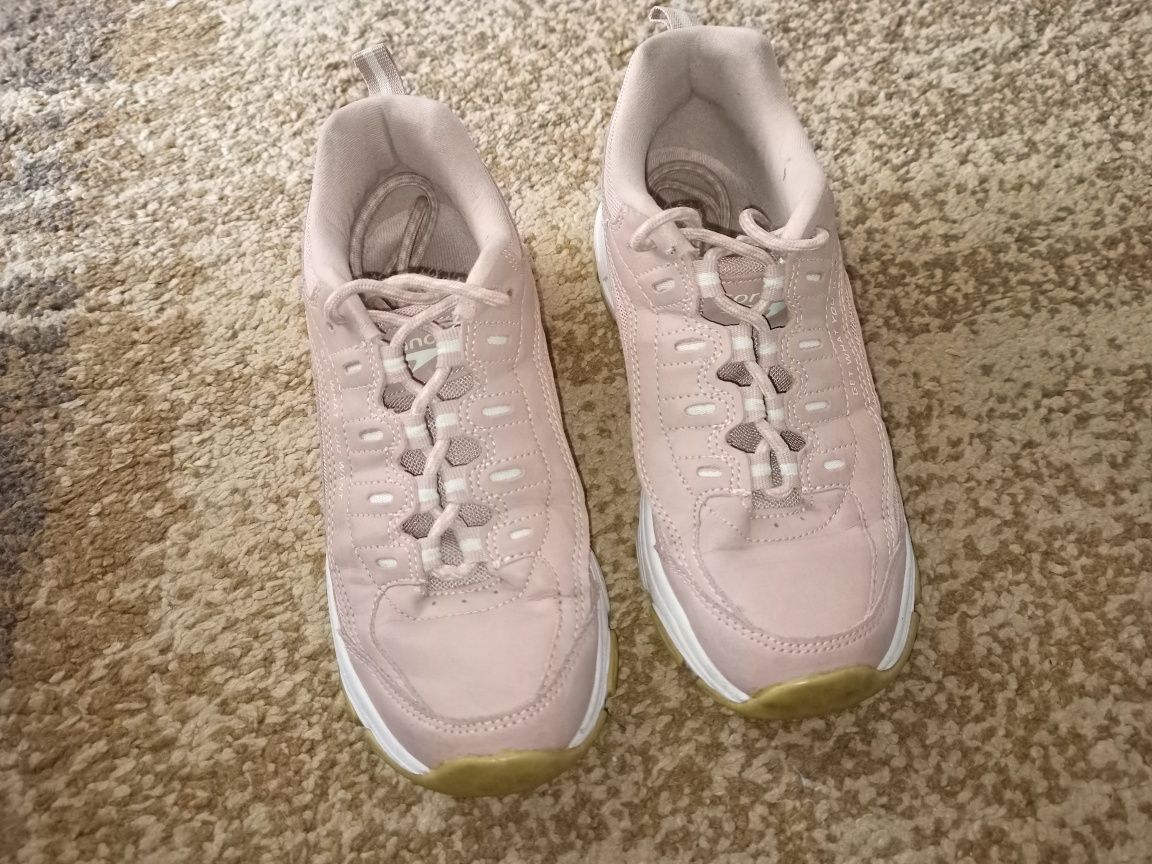 Buty sportowe, różowo - białe na podwyższeniu, dziewczęce