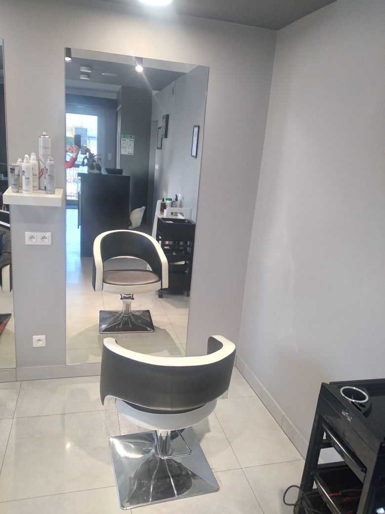 Stanowisko fryzjerskie lub Barber