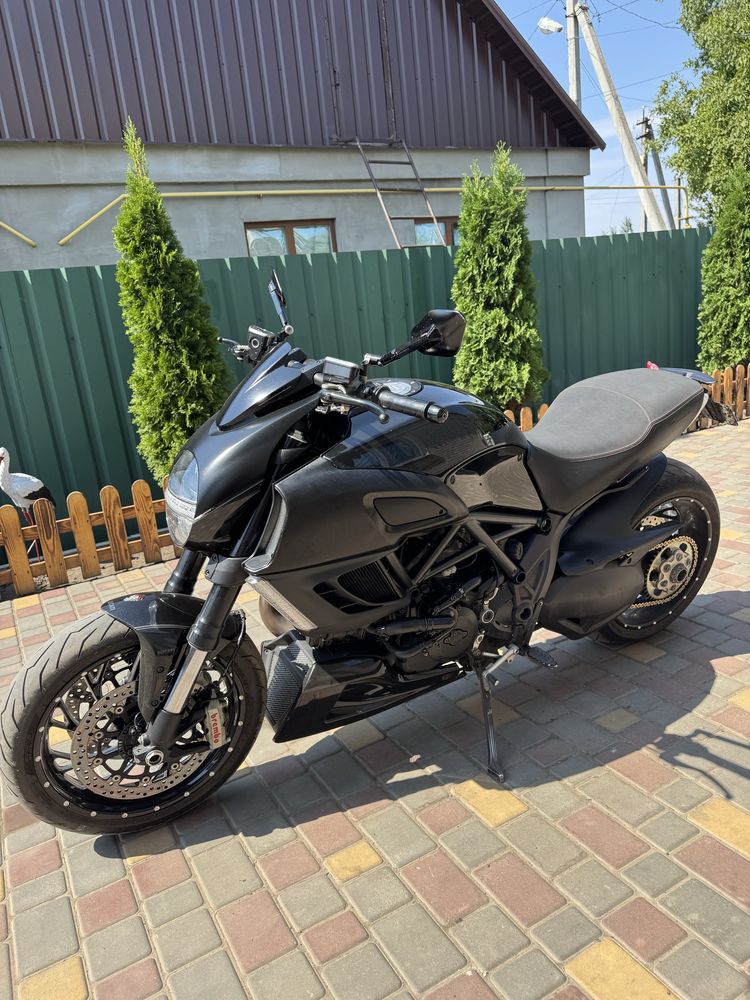 Продам Ducati 1200.