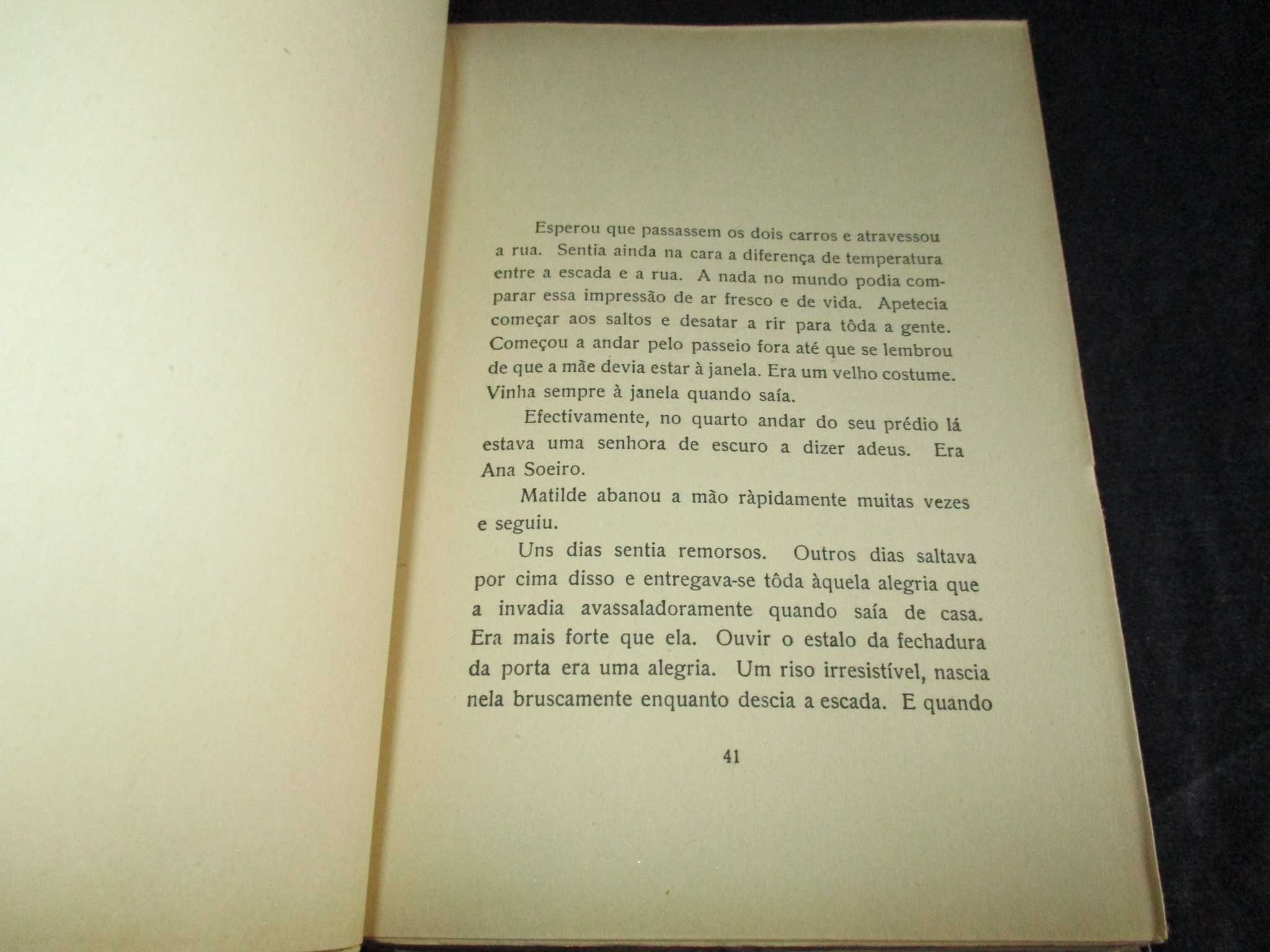 Livro O Dia Cinzento Mário Dionísio 1ª edição 1944