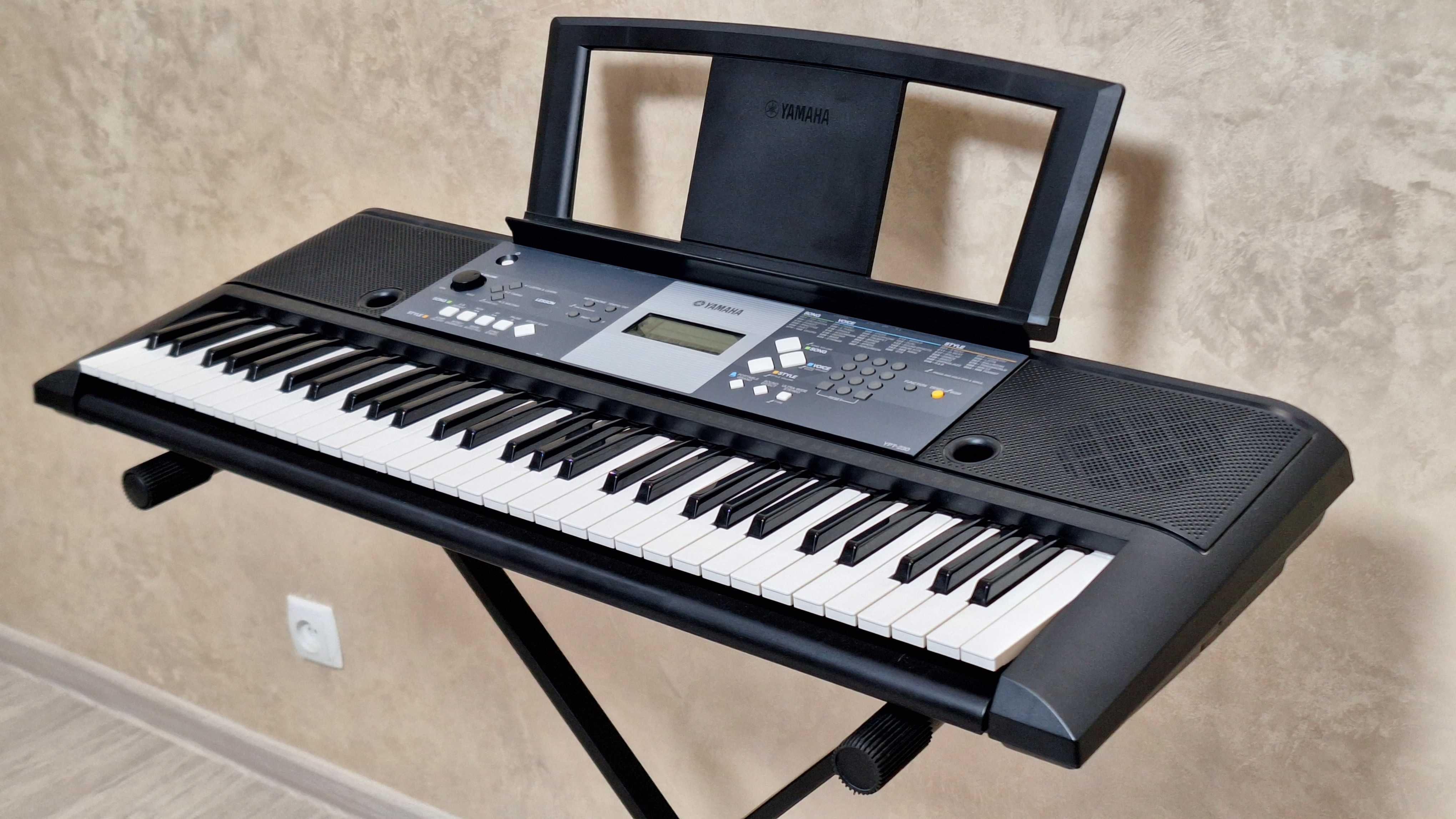 Синтезатор YAMAHA PSR - E233 YPT 230 Піаніно, клавіші. + Подарунки.