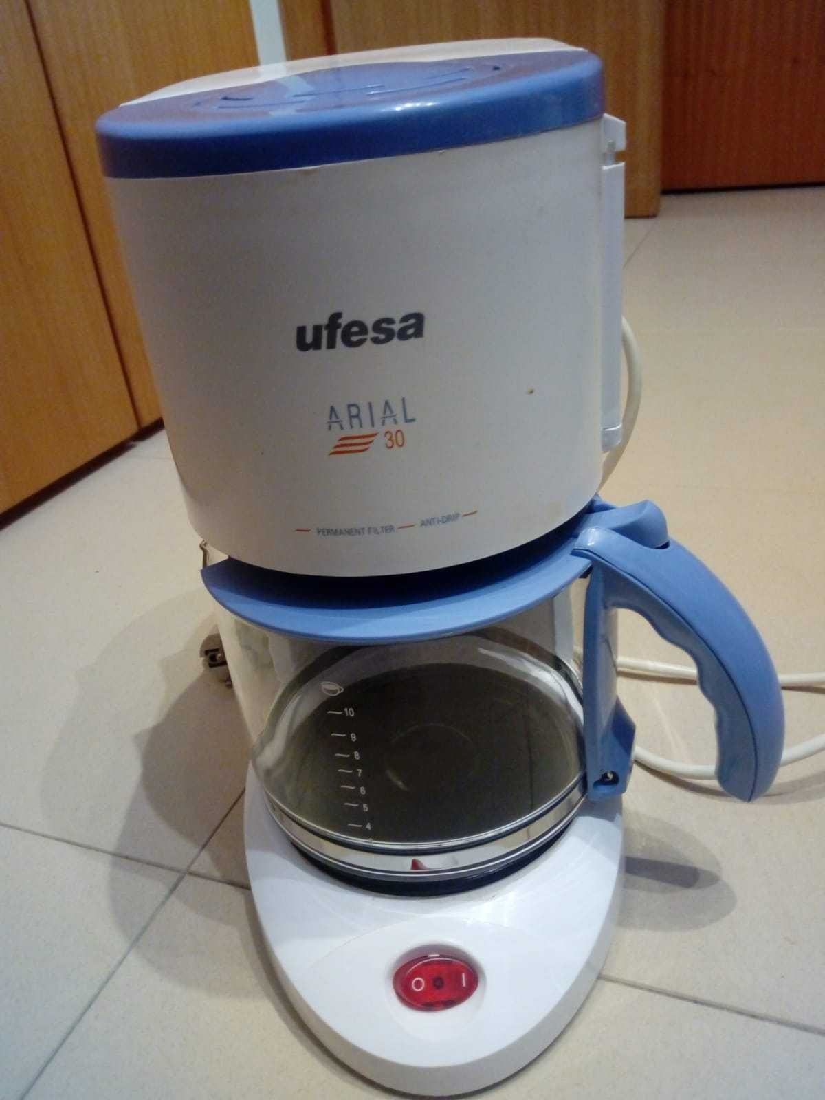 Máquina de café Ufesa, com filtro