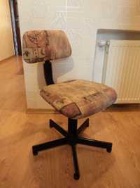 Tapicerowane krzesło biurowe