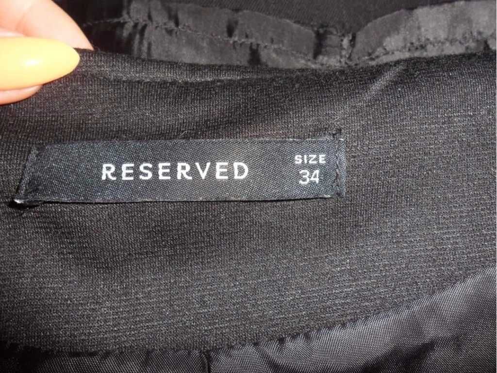 Reserved Sukienka z żabotem rozmiar 34 Mała Czarna