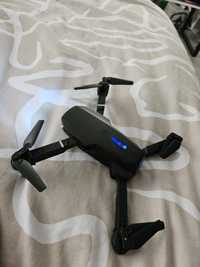 Dron z kamerą e88 etui bateria
