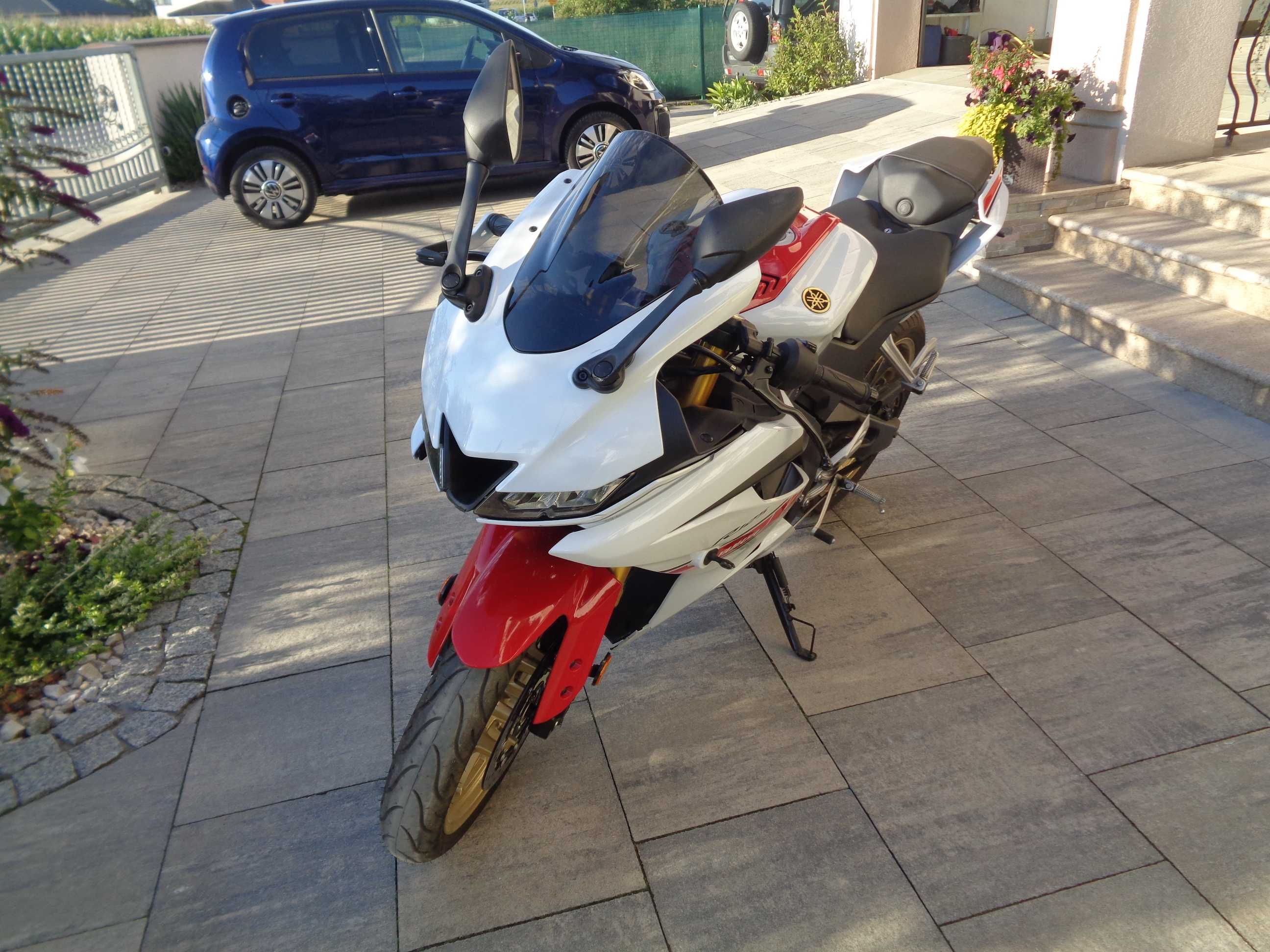 Yamaha YZF 125   z niskim przebiegiem.